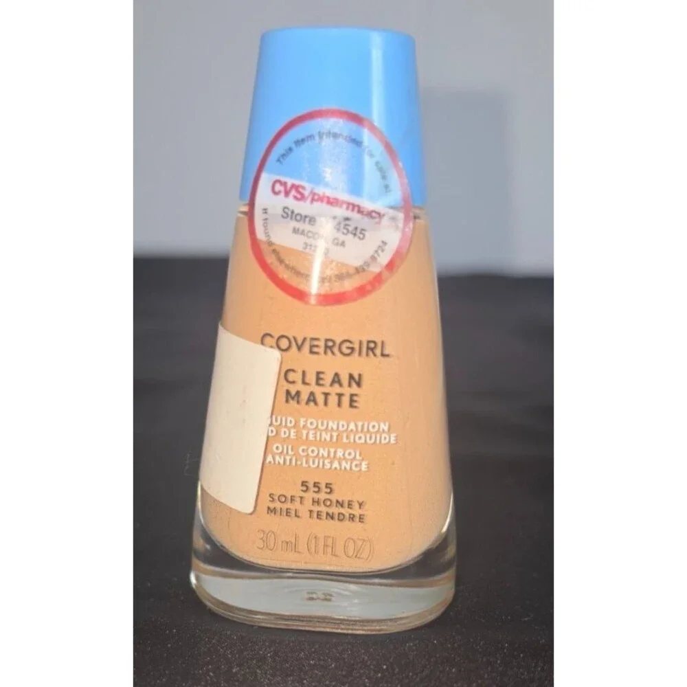 Covergirl Clean Liquid Foundation 1555 Soft Honey - Original Discontinued NEW